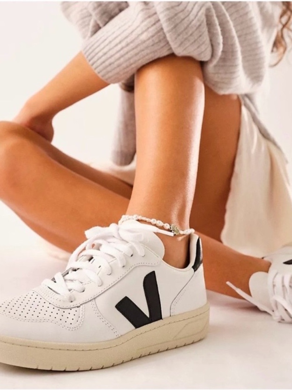Veja V10 Women's Sneaker, Women’s Size 9